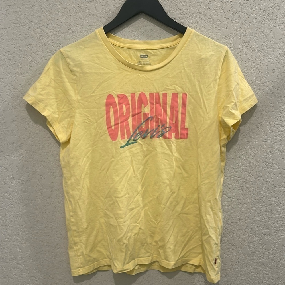 Large Levi’s womens t shirt